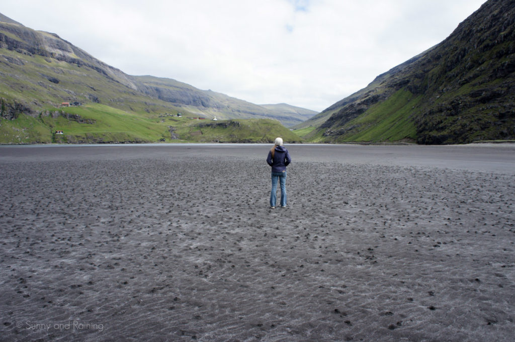 Low tide in the Saksun harbor.